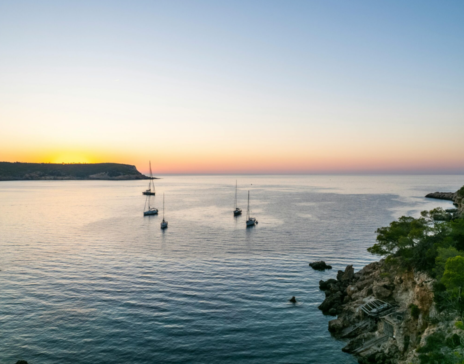 Yacht Chartering: A Voyage of Luxury and Adventure